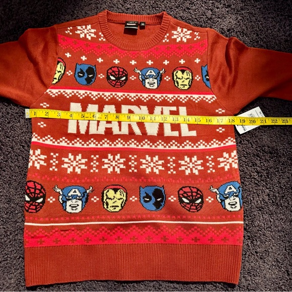 NWT Marvel sweater featuring the Avengers - Picture 7 of 9